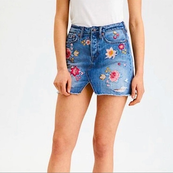 American Eagle Outfitters Dresses & Skirts - American eagle floral denim skirt